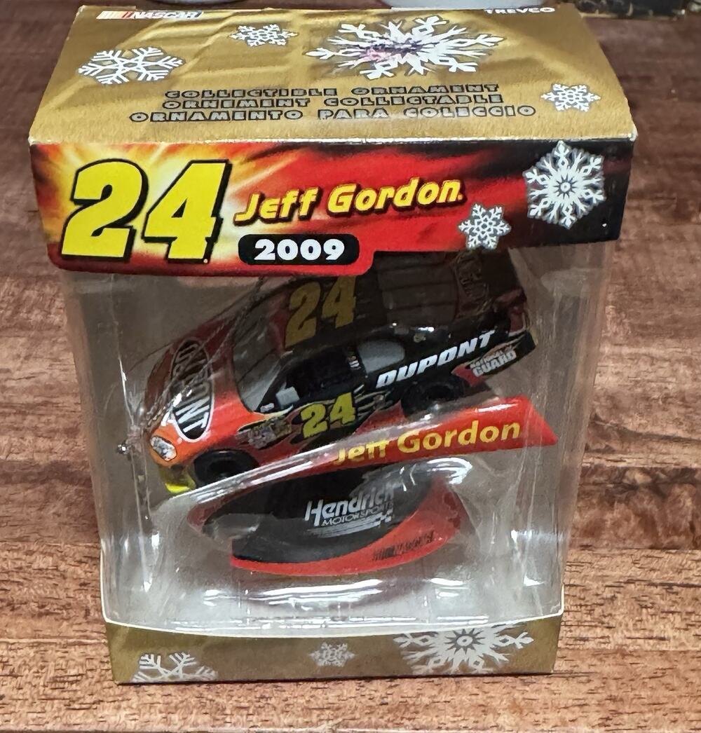 2009 # 24 Jeff Gordon Christmas Ornament Car NASCAR